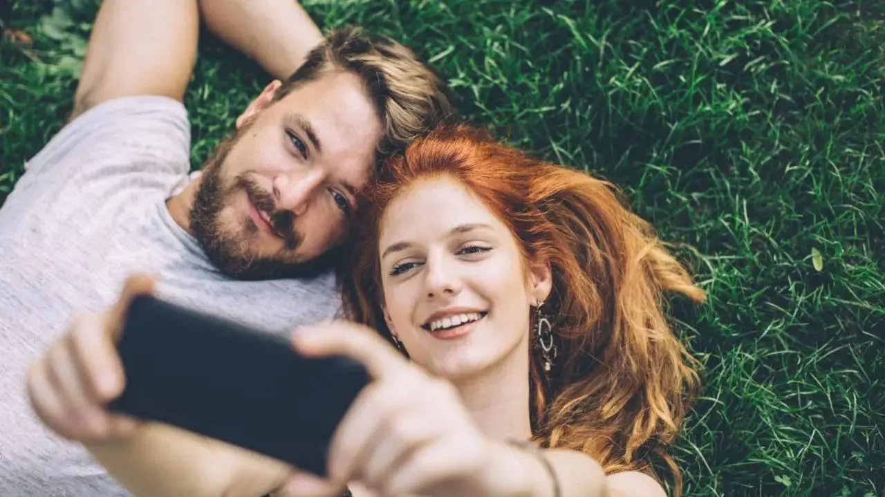 Single Women Near Me: A Guide to Meeting and Connecting with Local Singles